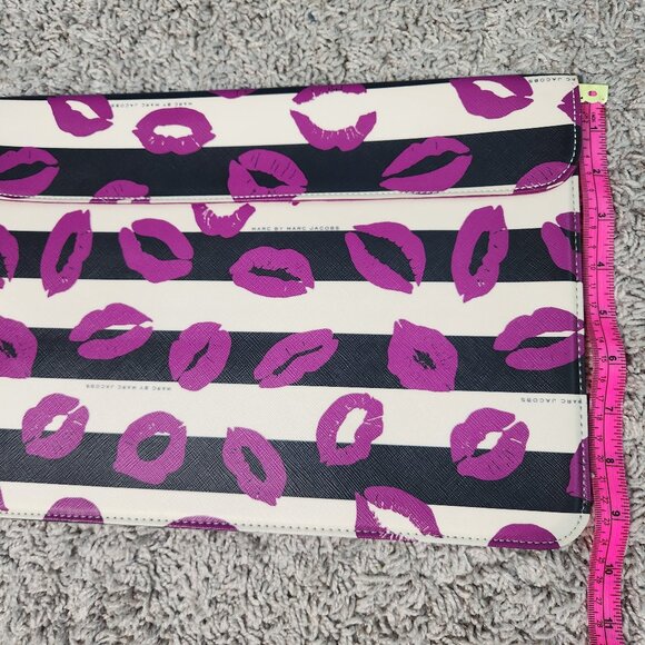 Marc Jacob Laptop/iPad Sleeve/Holder - Picture 8 of 8